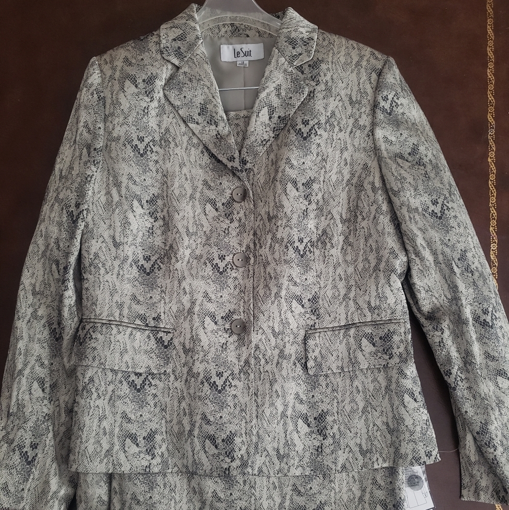 Ladies suit